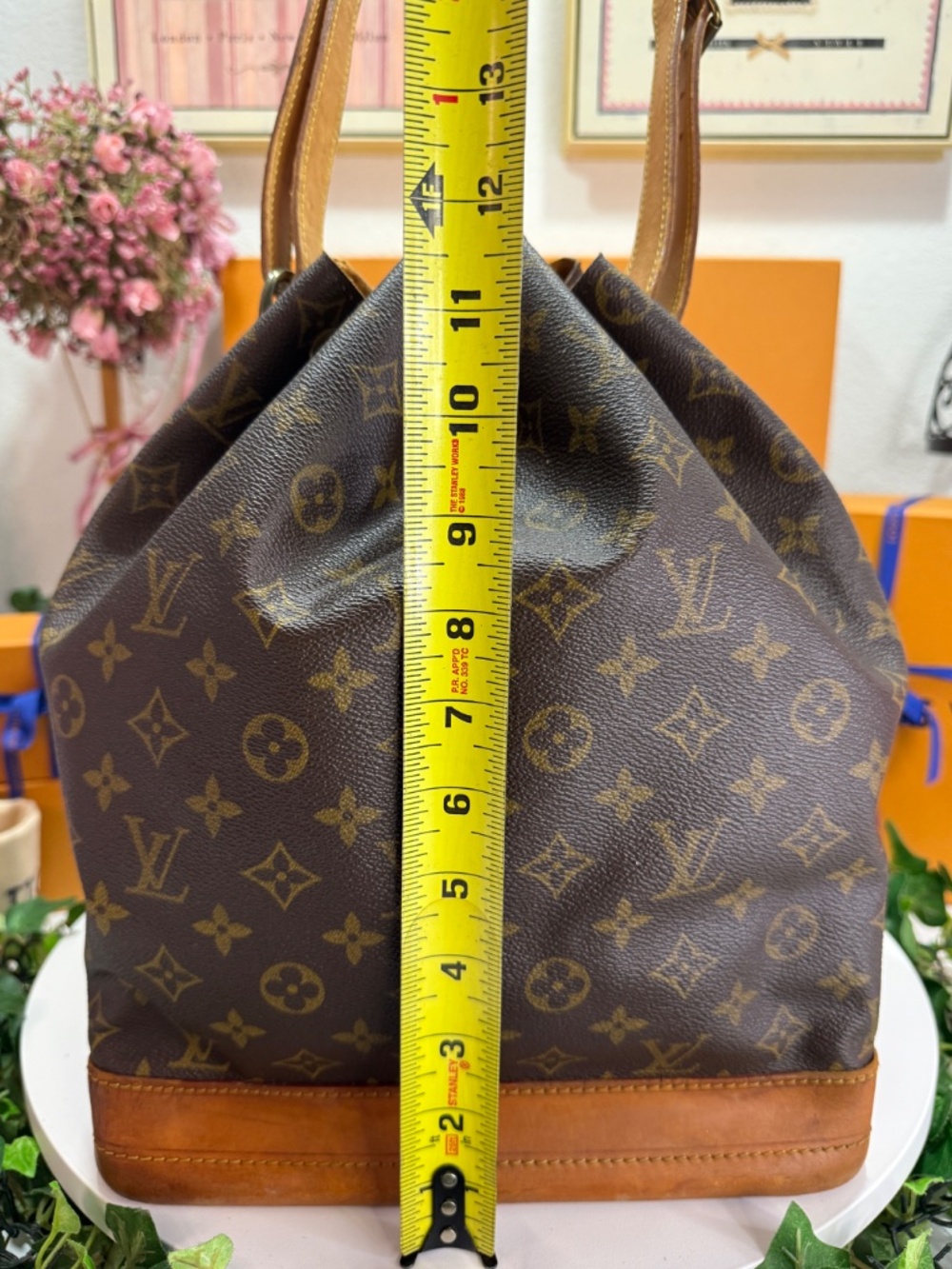 ELEGANT LOUIS VUITTON NOE BAG! - Picture 9 of 17